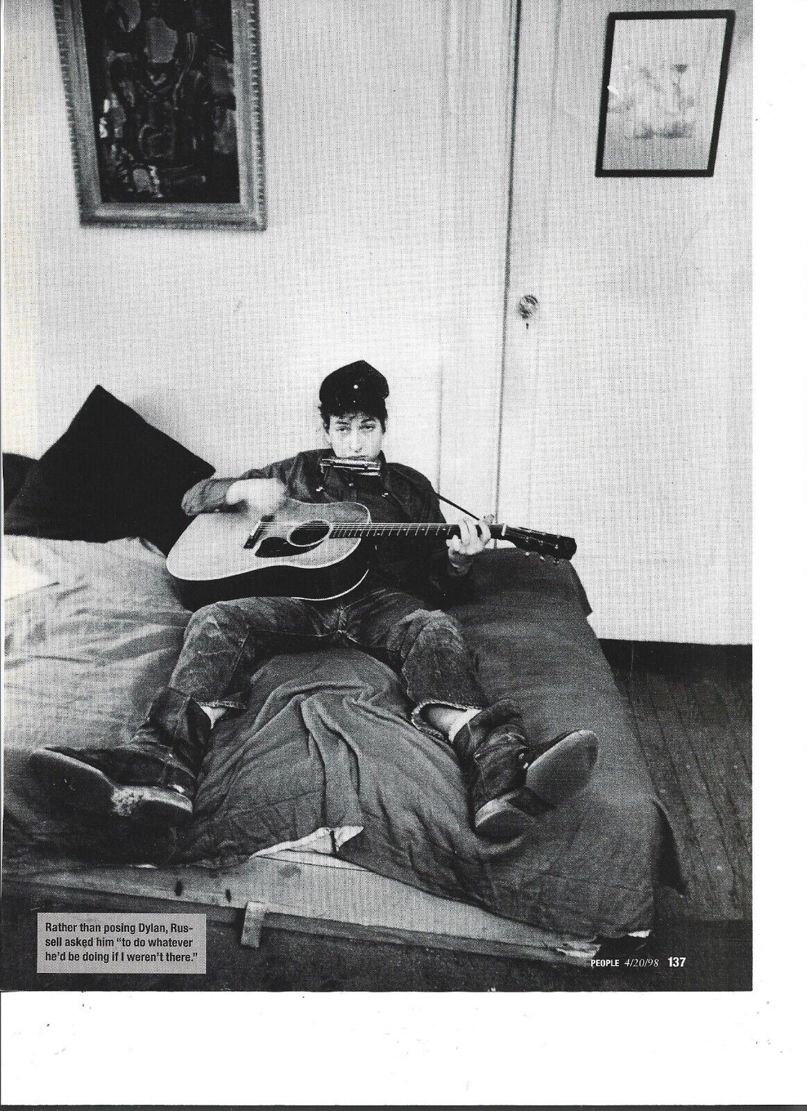 Bob Dylan Magazine Clippings - Lot #1